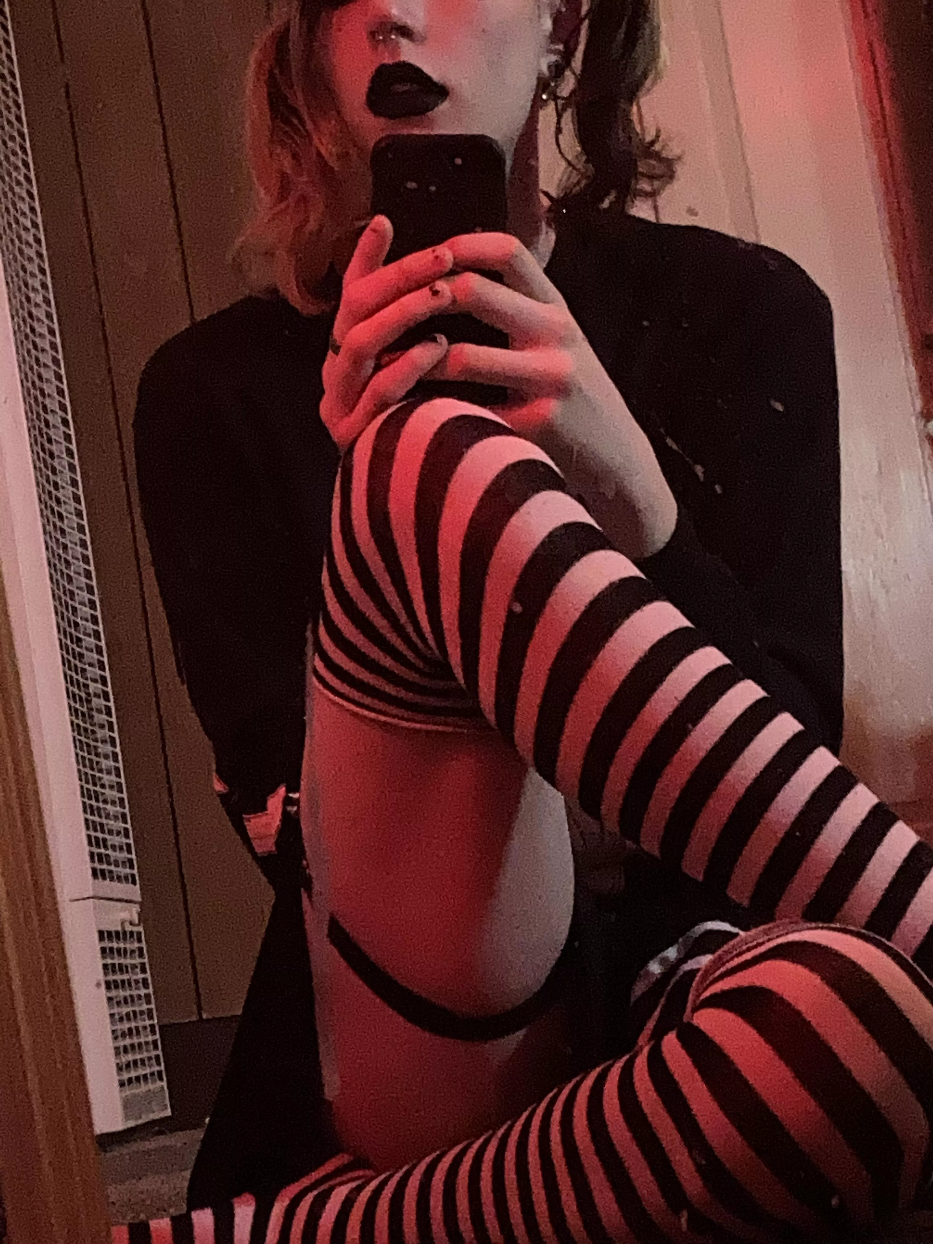 Am i cute? 🌸🖤 posted by SoloPolecat7078