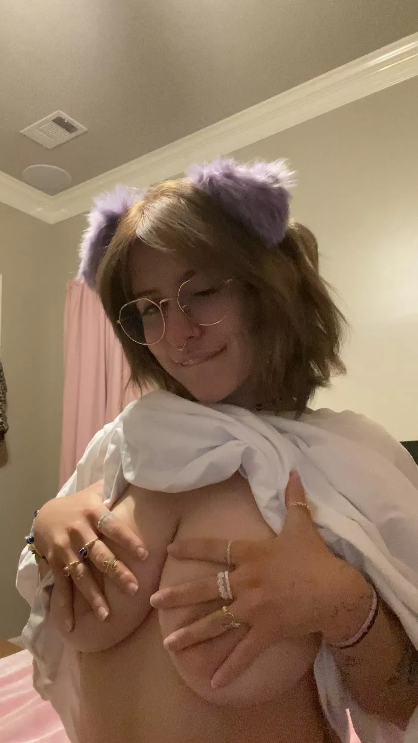 am i doing this right? UwU posted by mingimilkers