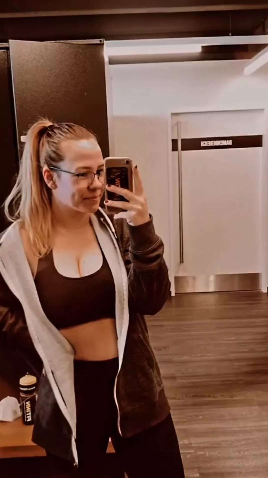 Am i fuckable?🔥 (f) posted by __niciisancz_