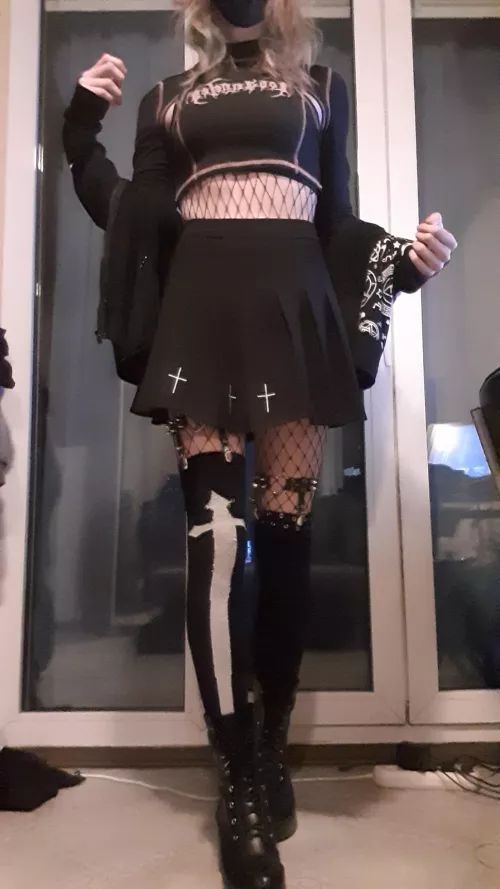 Am I girlfriend material? by LysOnTheWindmill