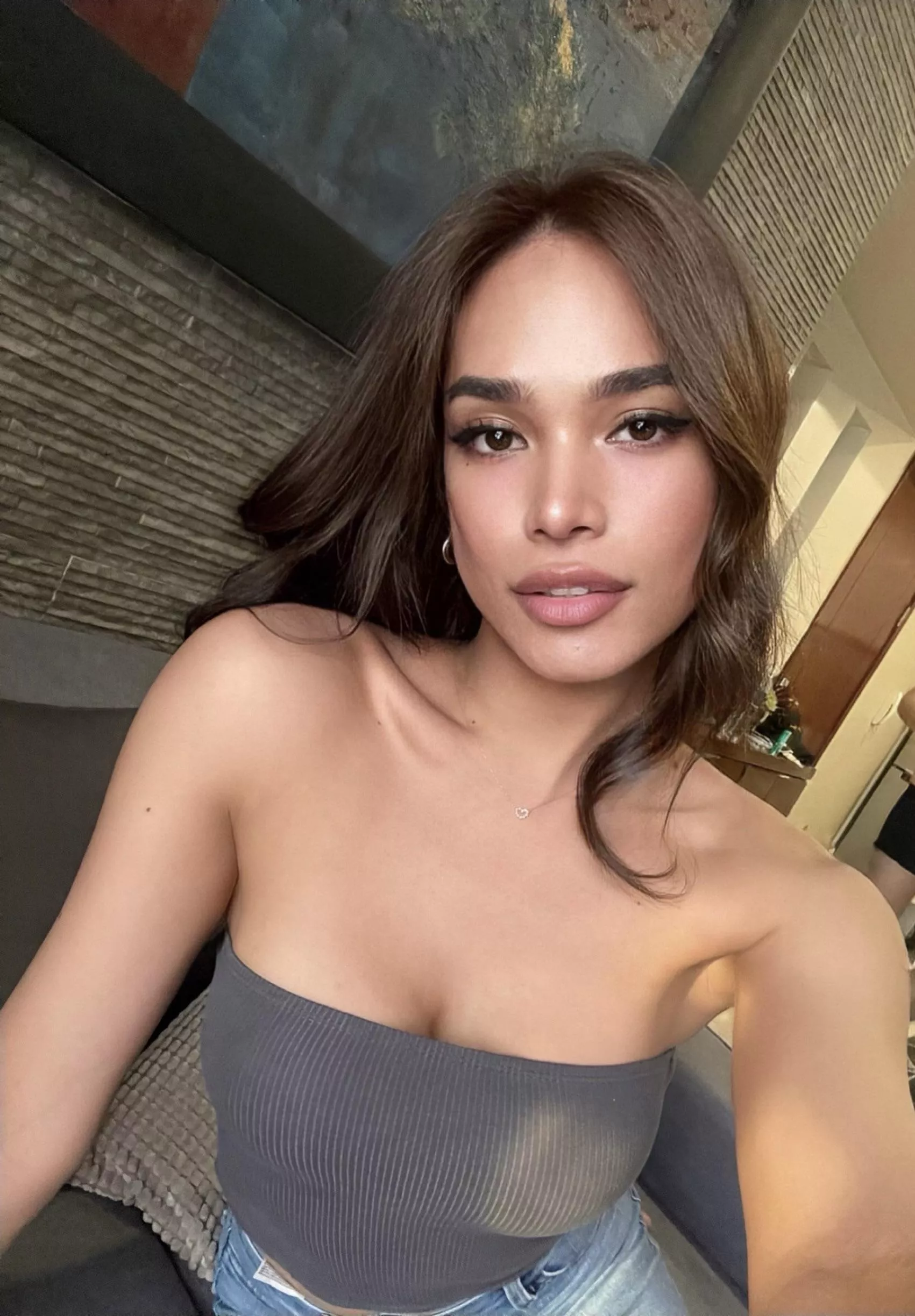 am i hot? posted by Edrinzh