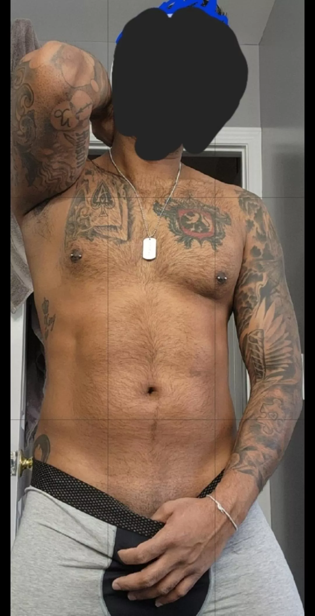 am i hot ? posted by Askmeanything40