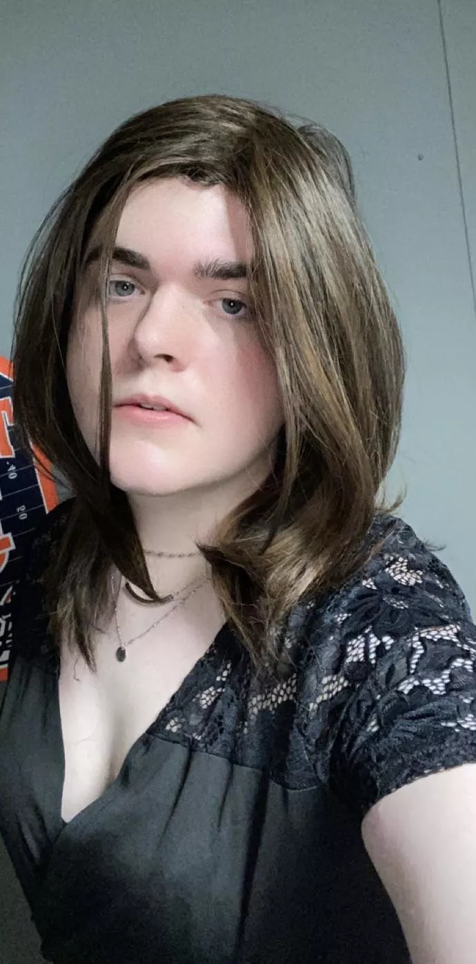 am i pretty 🥺 posted by ellie5249