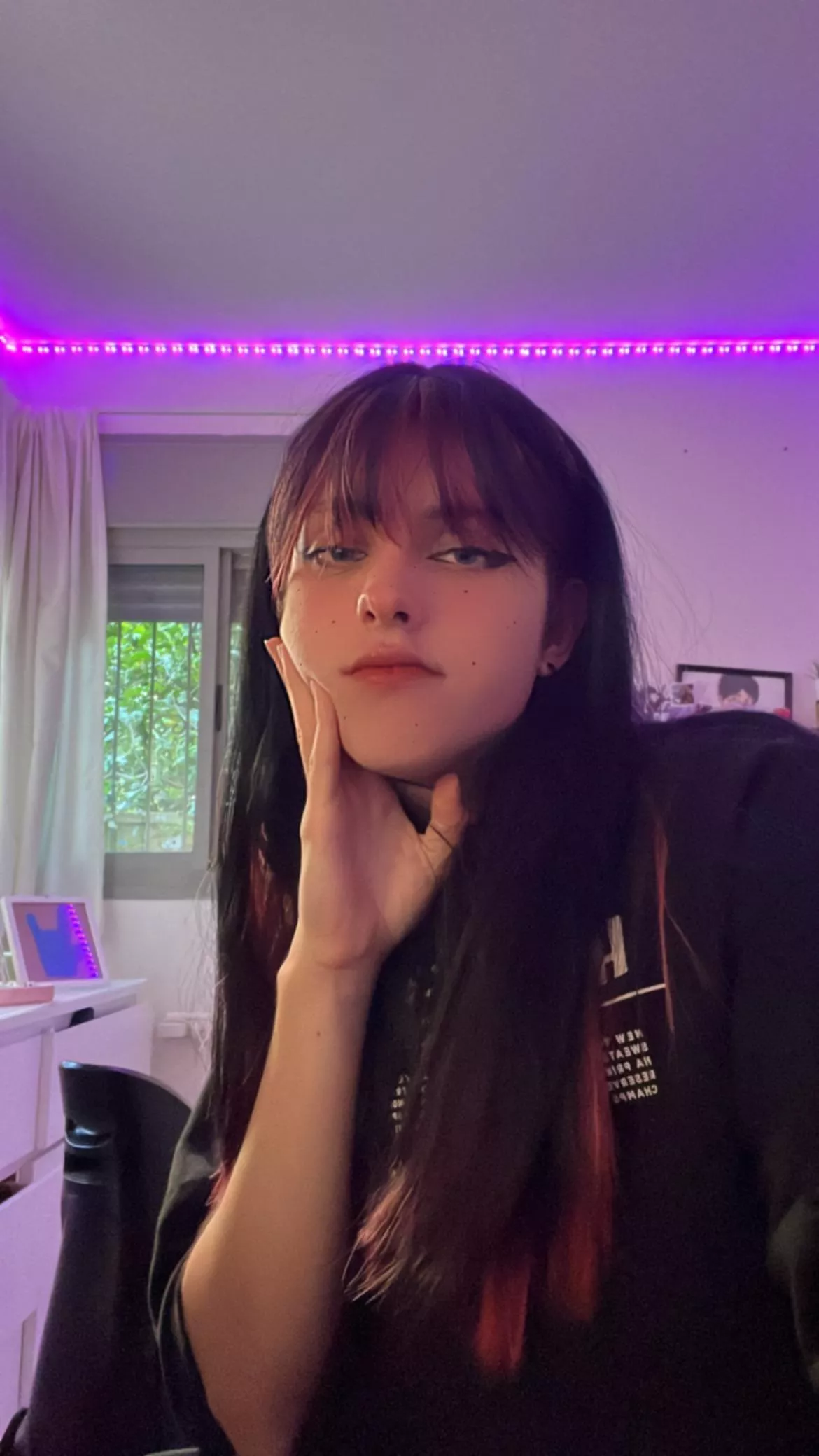 Am I pretty? posted by Vegetable_Rise813