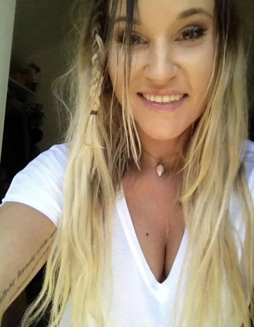 Am I pretty enough for this page? posted by lovetosharewithyou