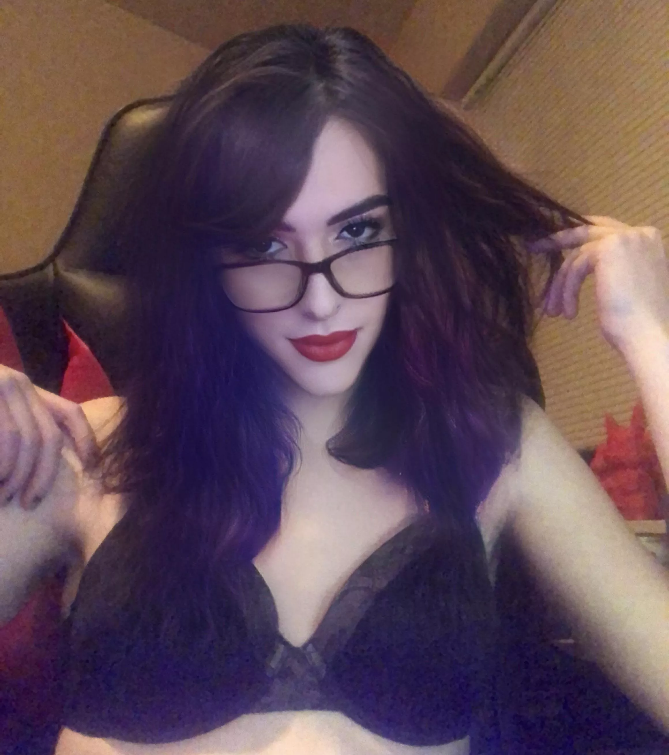 Am I pretty enough for you? posted by evdog49