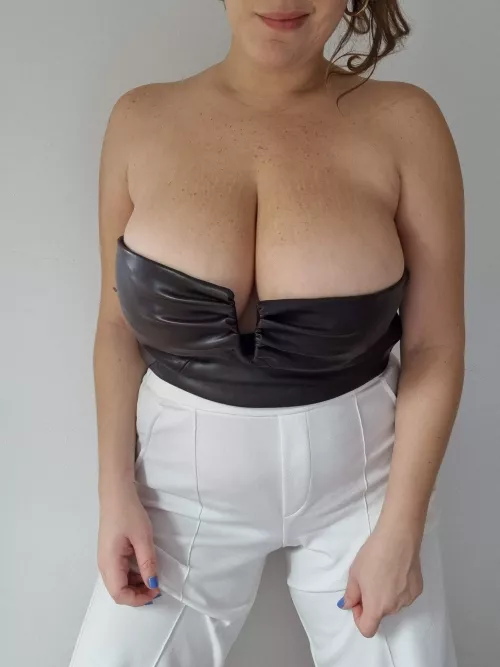 Am I the thicc girl you were looking for to 💦? by silvia_lasanta