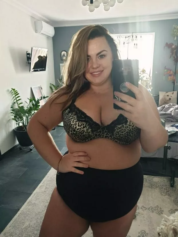 Am i your type? 😈 Would you fuck a curvy milf like me?💦 posted by South-Ad-9819