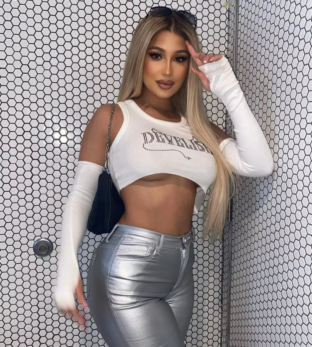 Amanda Padilla posted by poualokouye