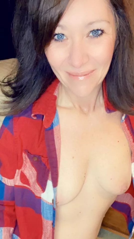 Amateur milf posted by Western_Activity_979