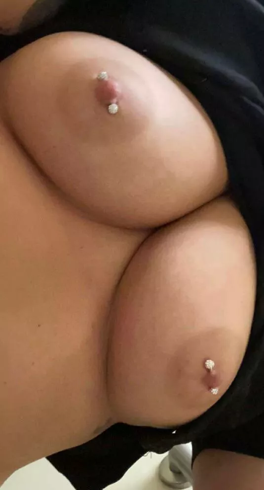 Amateur wife tits [image] posted by dirtyfun5632