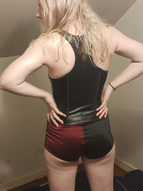 AMAZING BLONDE HOTTIE. LINK BELOW by psyfox115