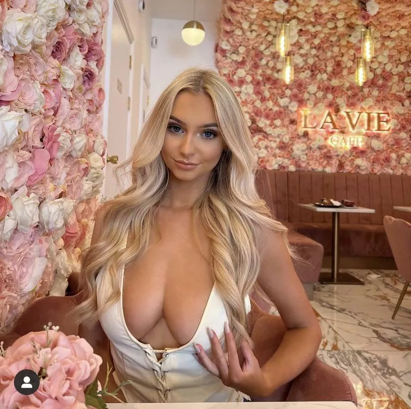 amelia posted by vldlf