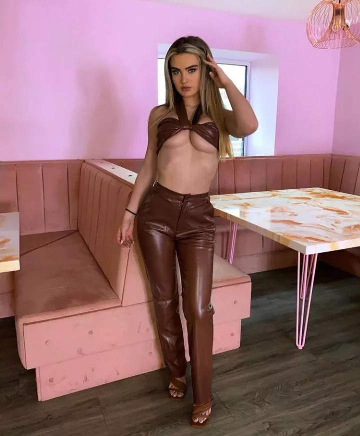 Amelia posted by corruptusextremis