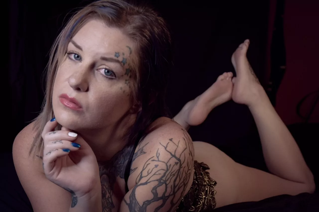 Amelia-Marie posted by itookpictures