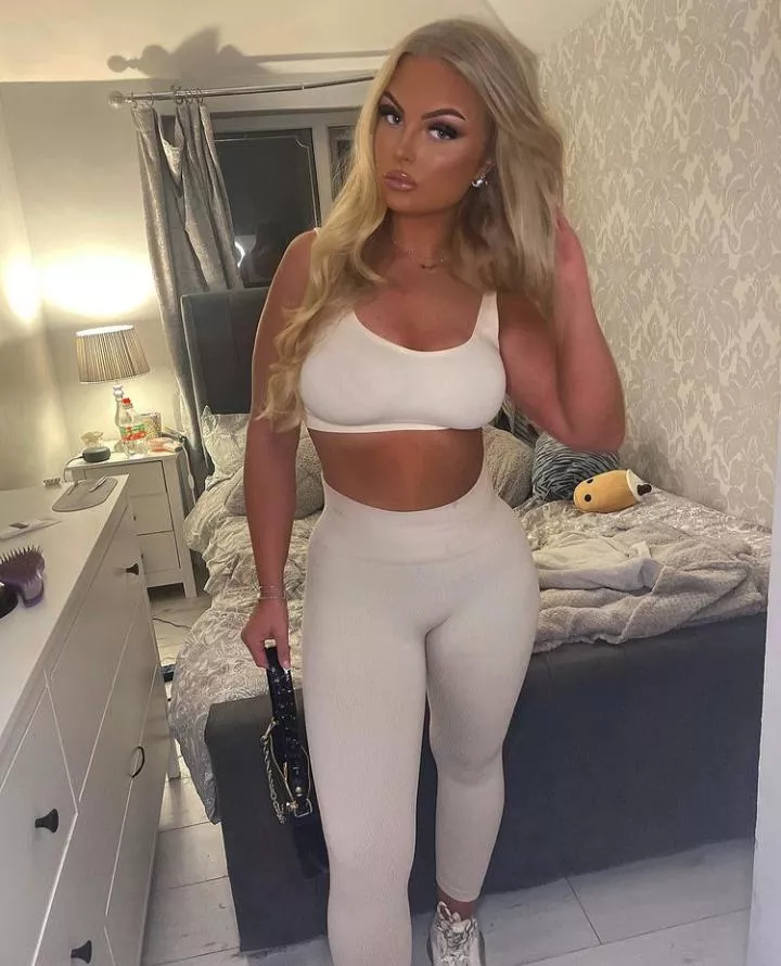 Amy posted by corruptusextremis