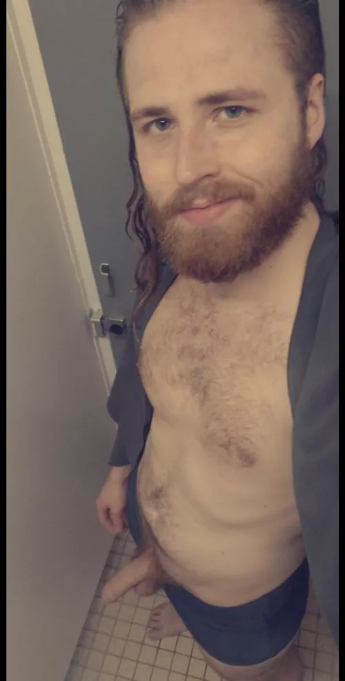 An otter at the swimming pool by quinze142