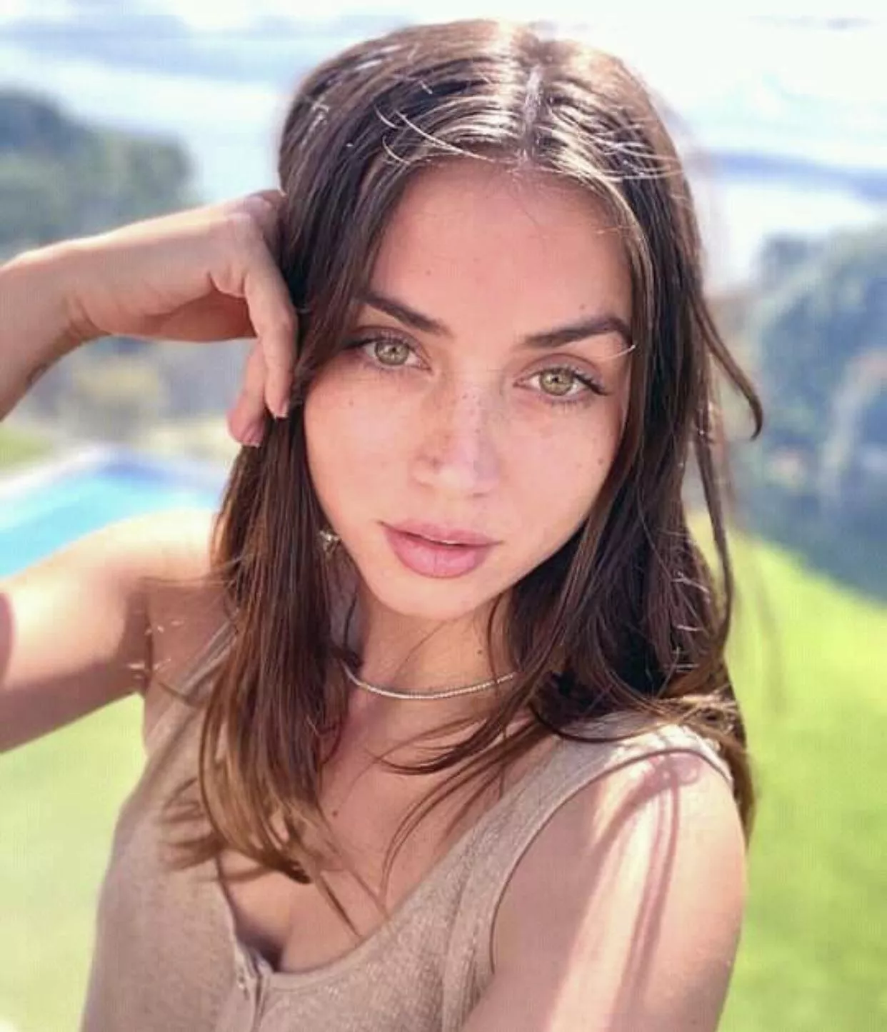 Ana de Armas posted by OhNoWhatHappenedNow