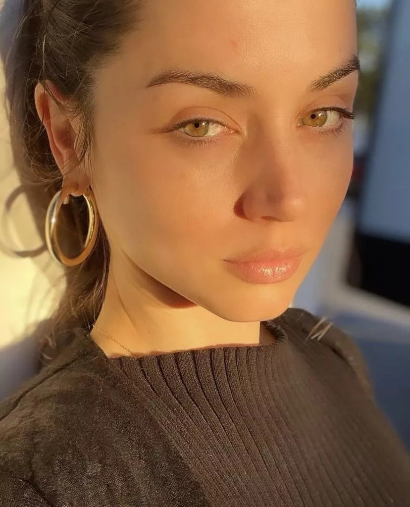 Ana De Armas posted by Toolsdown56