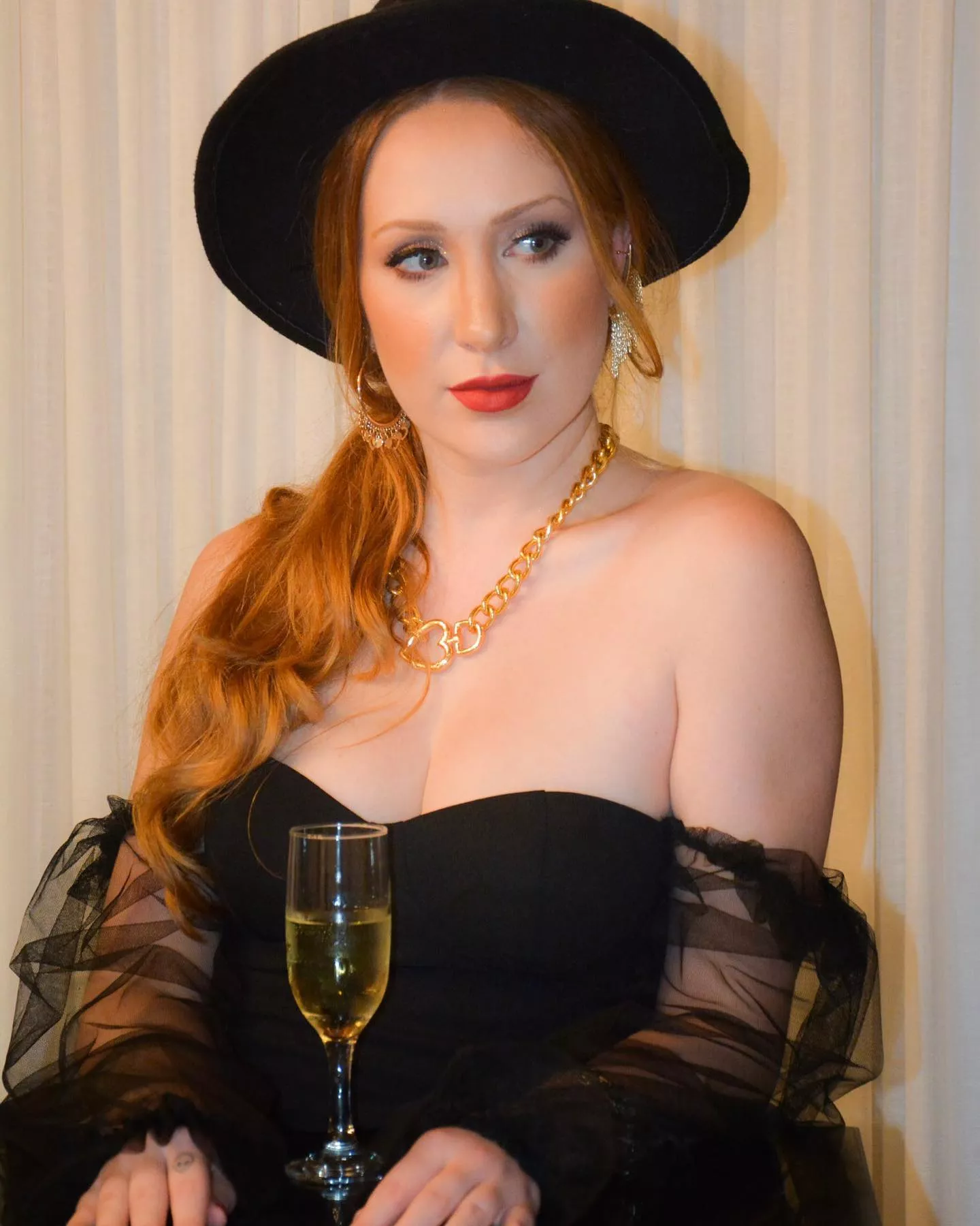 Ana Luiza Rinaldi posted by BinkyStalls