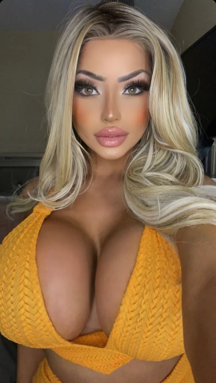 Andrea is gorgeous 😍 posted by BimboSimp