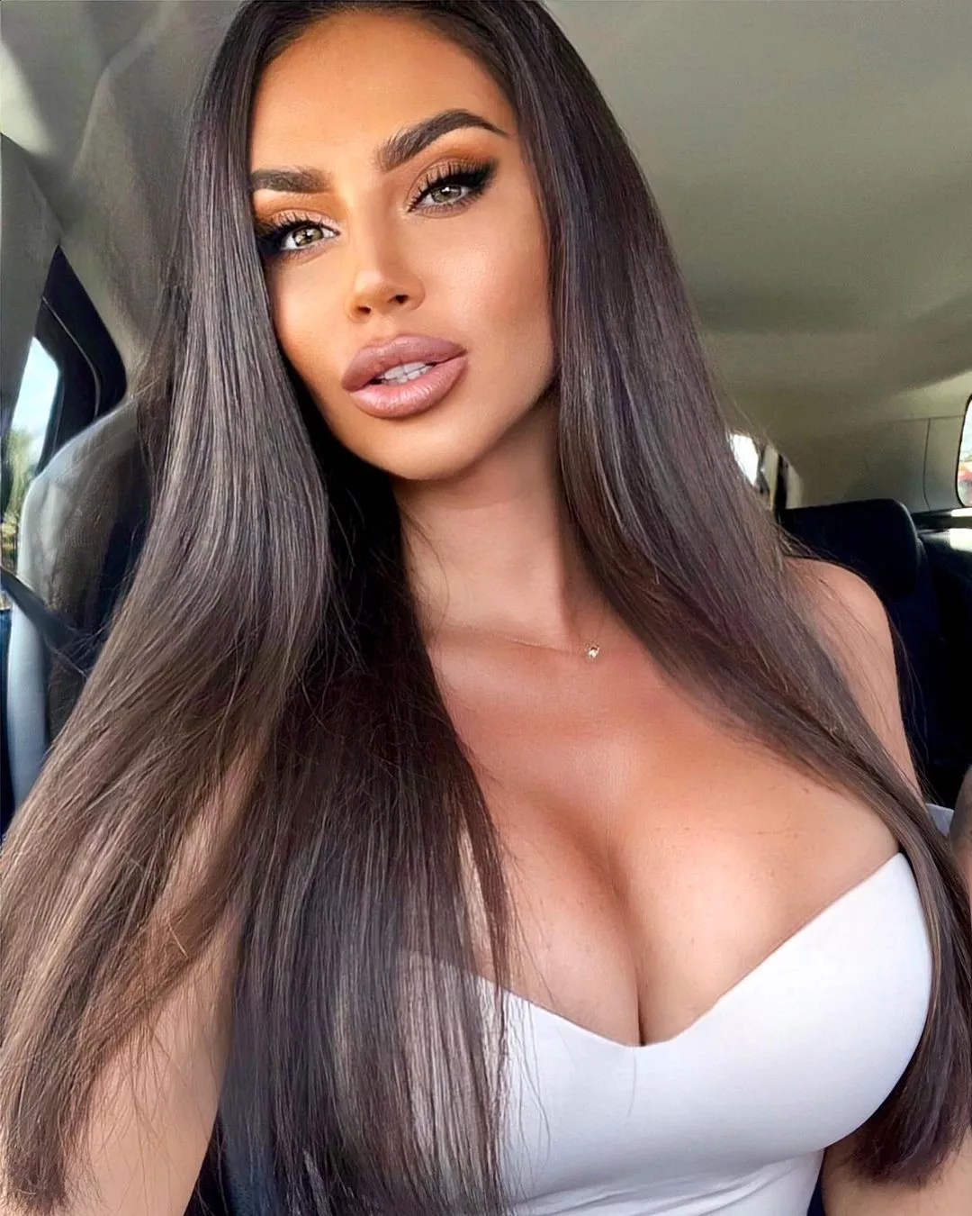 anetkailing posted by bimbo__lover