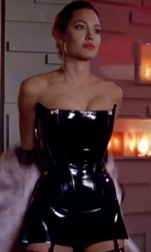 Angelina Jolie in Mr. and Mrs. Smith by iluvwomen97