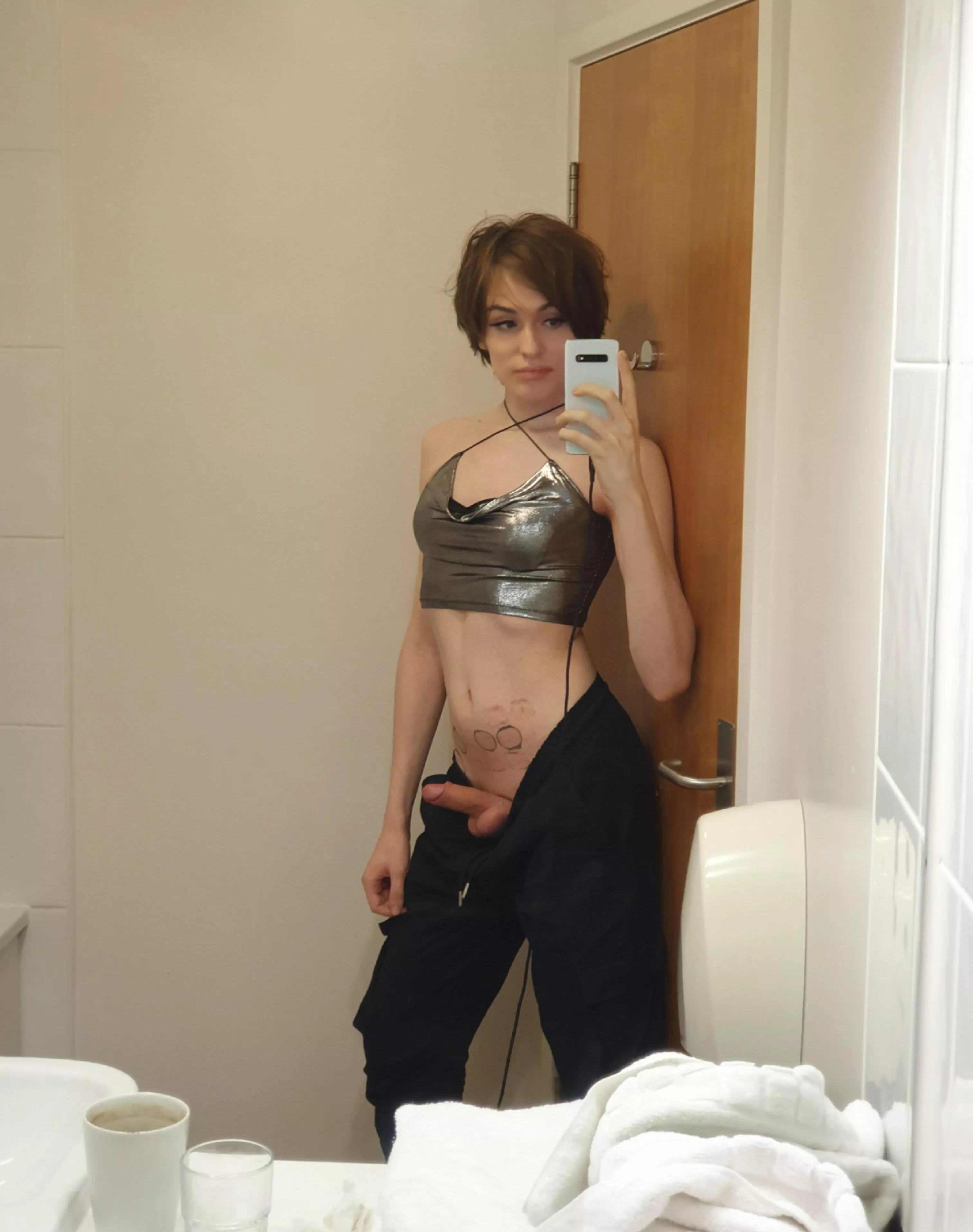 Angle makes it look smol posted by Lexxiraus