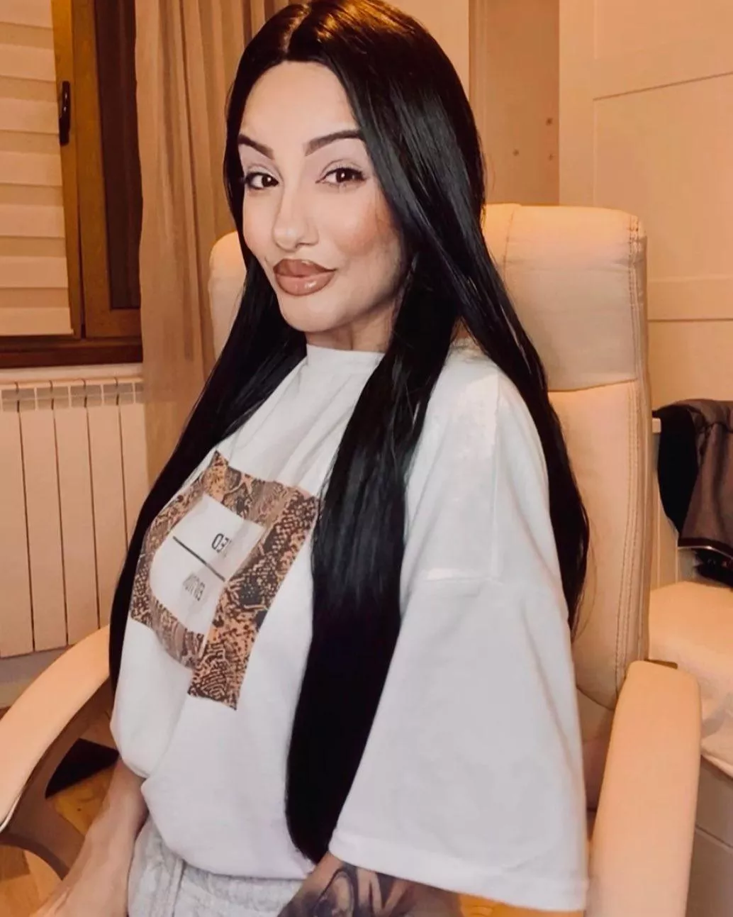 anna_iuliana_ (@anna_iuliana_) [Instagram] posted by Maxwell-95