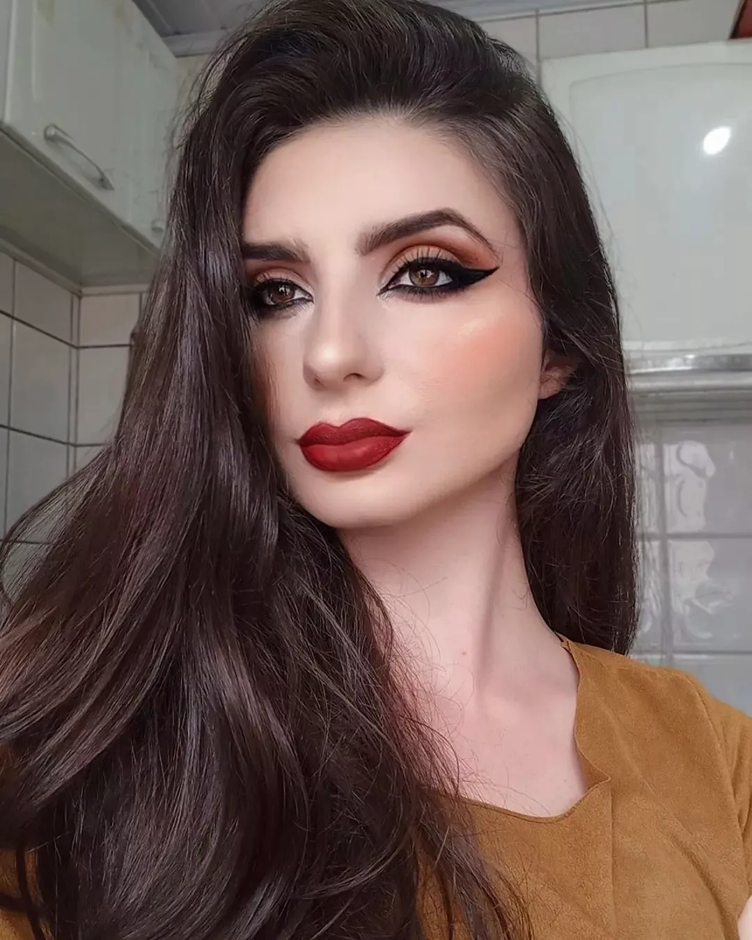 @anna.tholl posted by gooningaccount