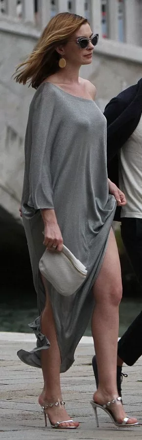 Anne Hathaway posted by grem_b