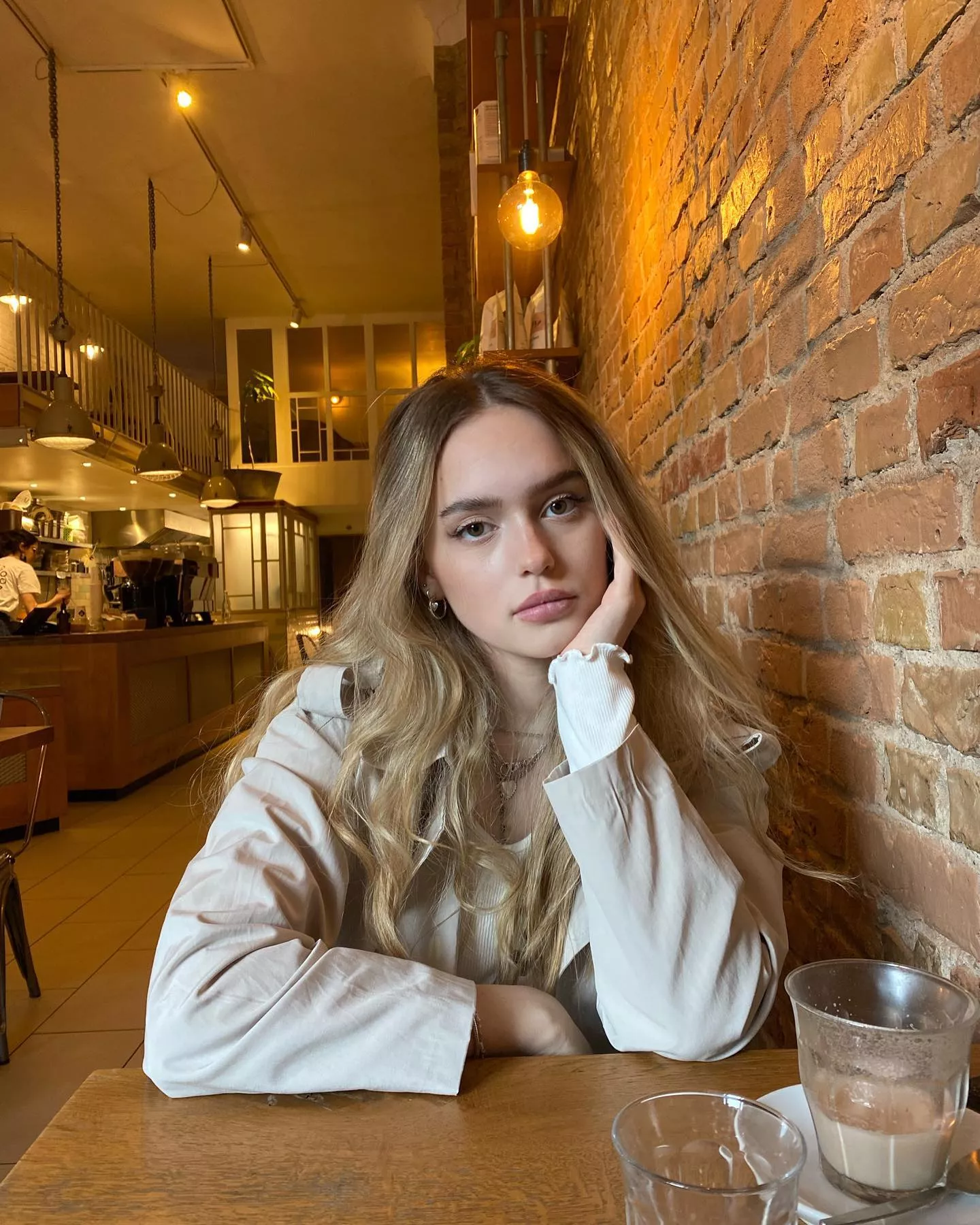 Annii Sturm posted by shbmpl