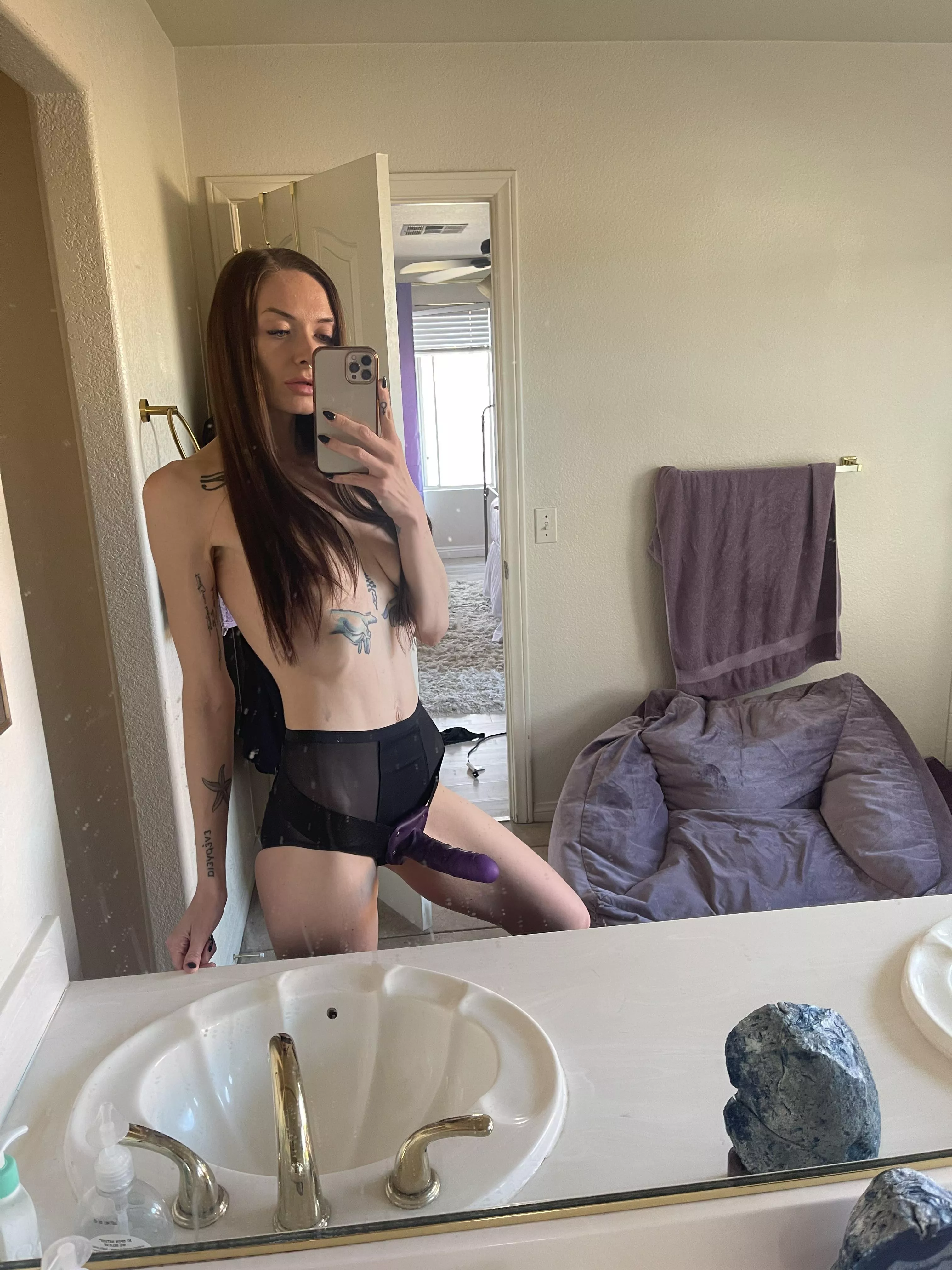 another day being the one who knocks 👸🏻 posted by rochellexdomme