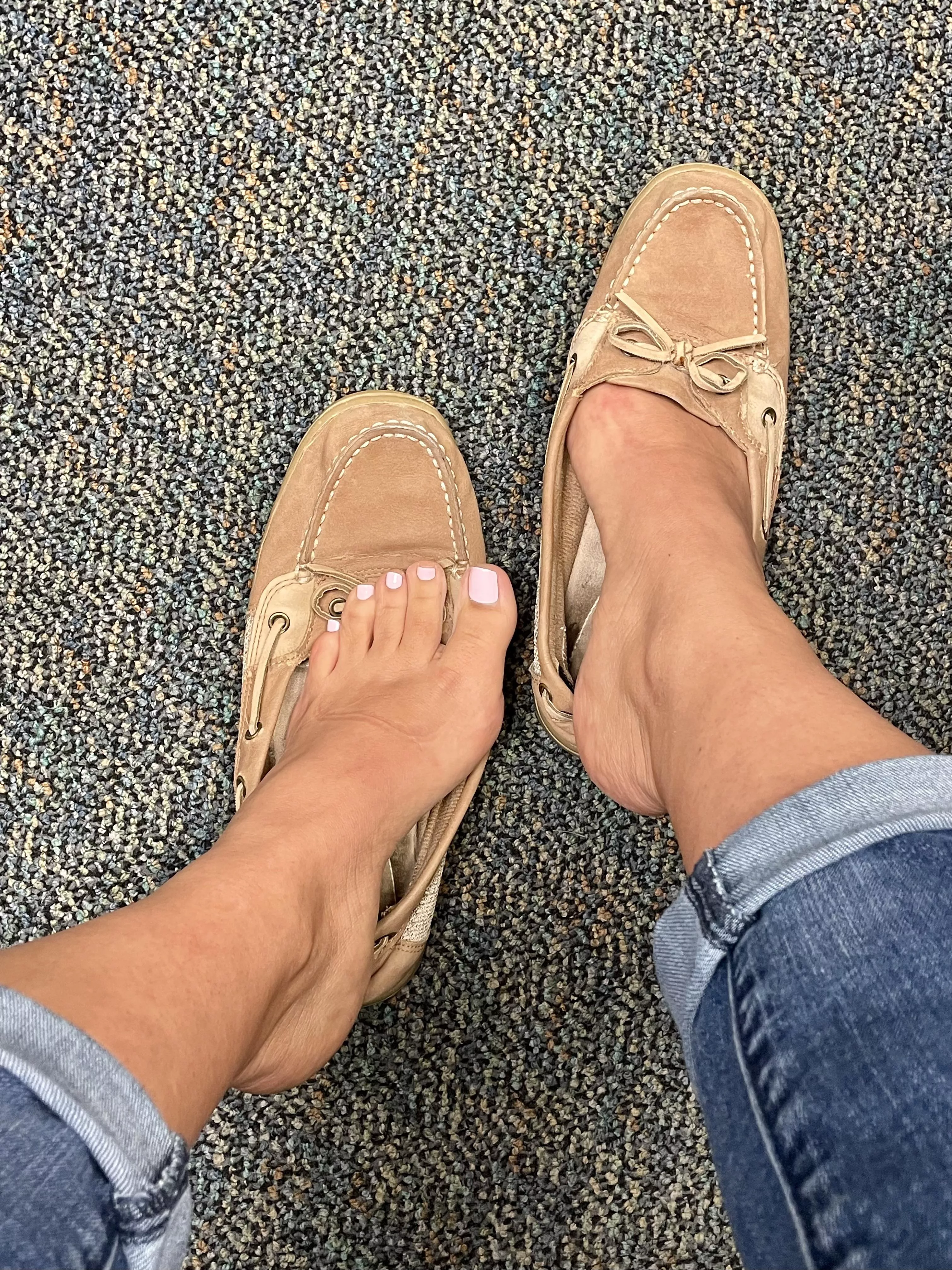 Another day with no socks! You know how this is gonna go. Happy Friday! posted by Evisfeet