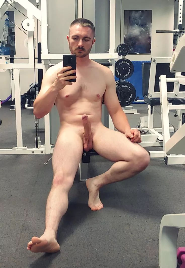 Another gym selfie 🍆 posted by Ok_Improvement4421