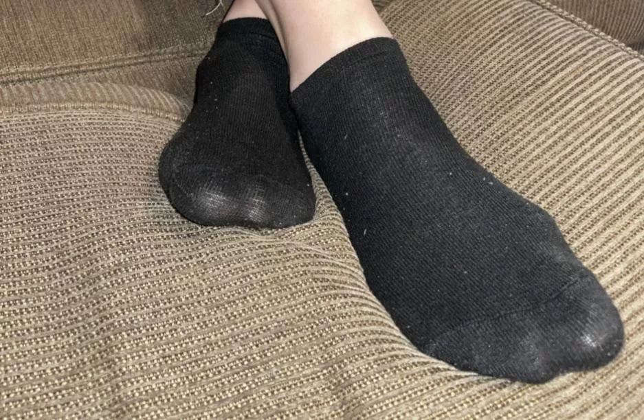 Another little pair of black ankle socks. Anyone like this kind? posted by Kdjcap