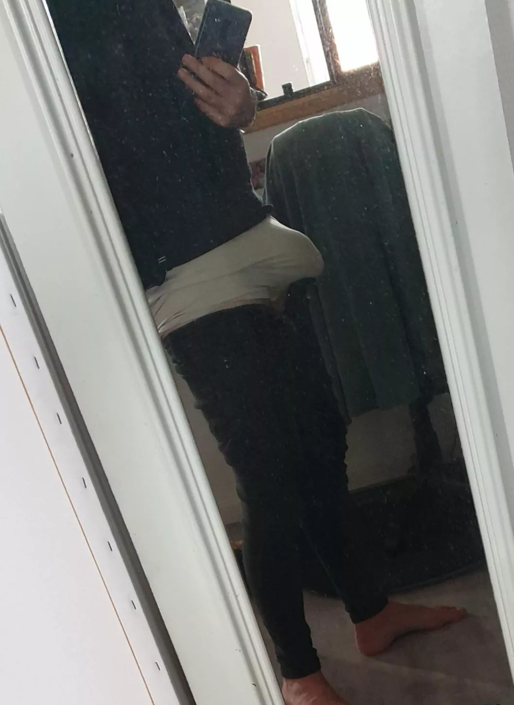 Another pic of my big french soft cock bulge. Do you want to lick it ? :p posted by kabro87