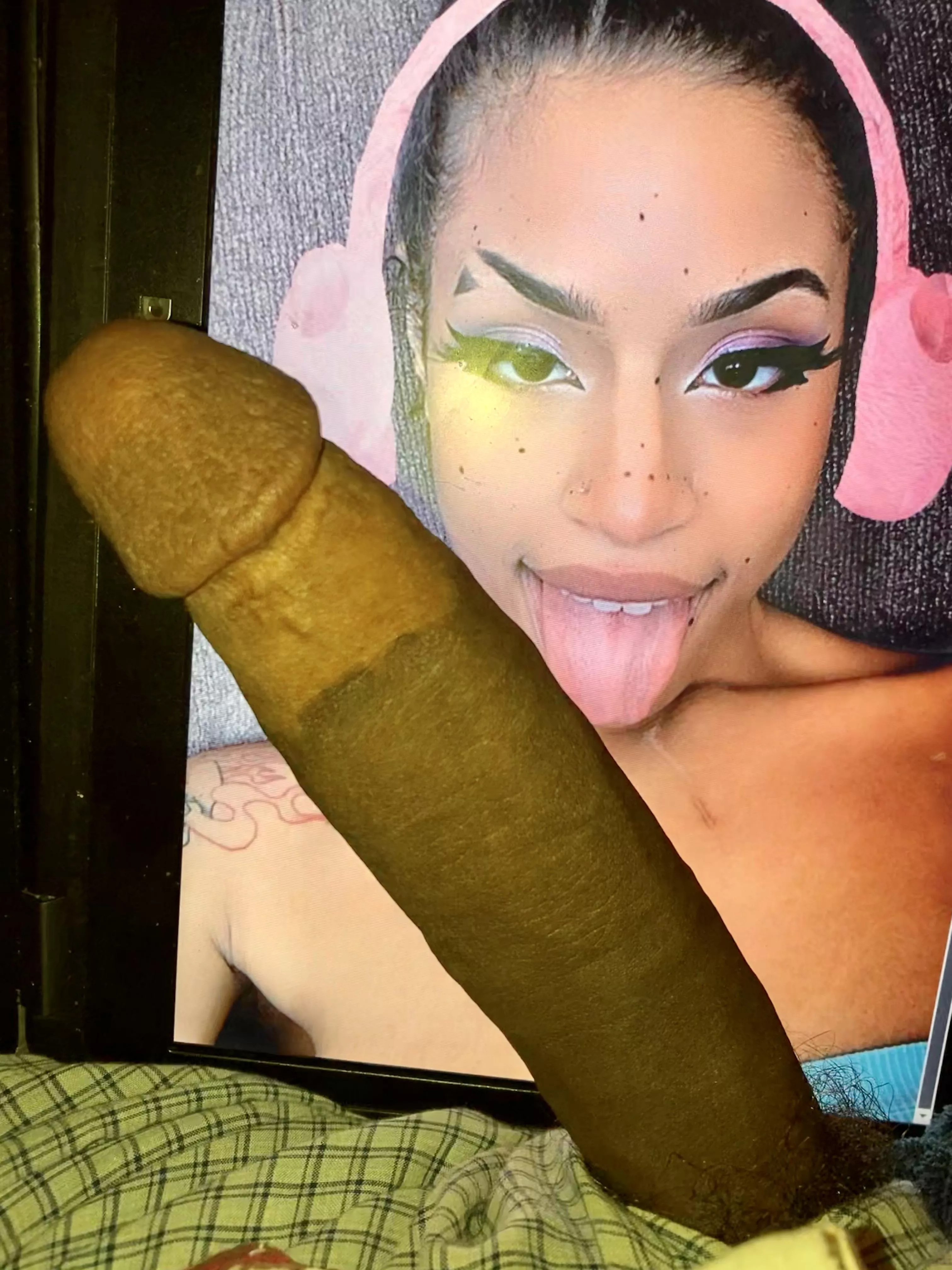 Any bi or gay guys wanna shoot their cum on big dick cocktribs? Kik jizzperv posted by Messy4Yessi
