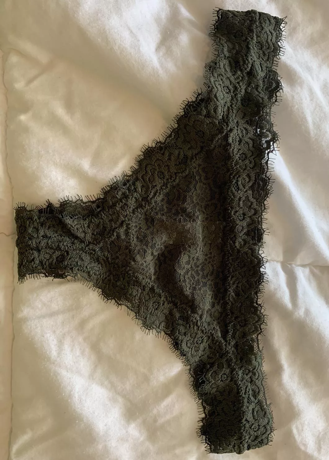 Any buds near CO interested in using my girlfriends cute little panties? She’s got tons of different kinds! Let’s chat about it! posted by DaChiChi9