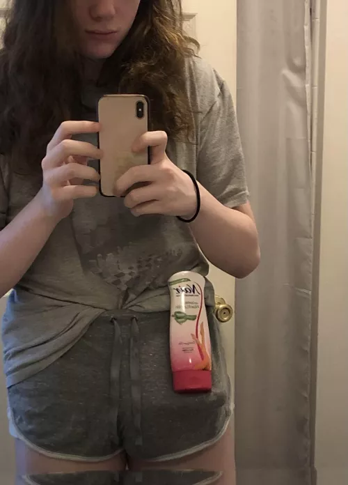 Any curious str8 bous wish they could peak under my shorts?? 😜🍆💦💦 by jamingus