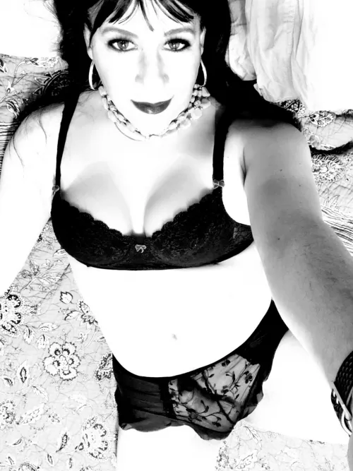 Any fans of arty lewds? 🖤 by DelilaBee