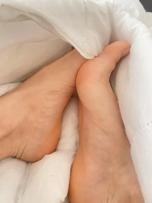 Any feet lovers on here by saramaria6699