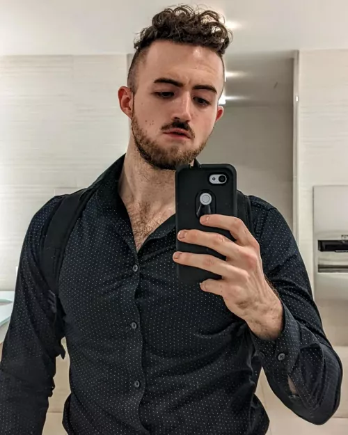 Any gaymers also lifters? About to bust out of this shirt after chest day by dreaming_prometheus