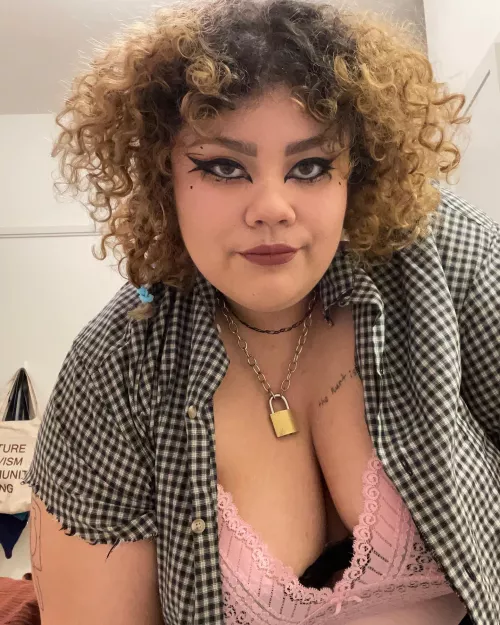 Any goths on here 🥺 ??? by trashghoul1312