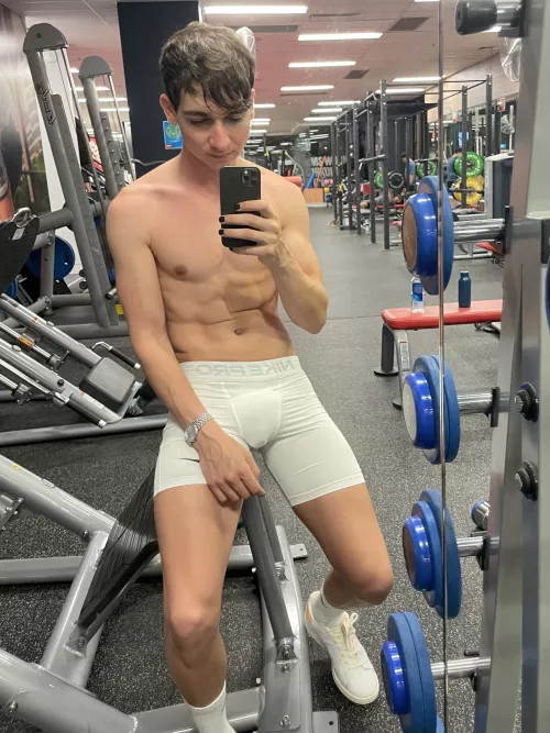 Any gym bros to keep me company? by nude_for_reddit
