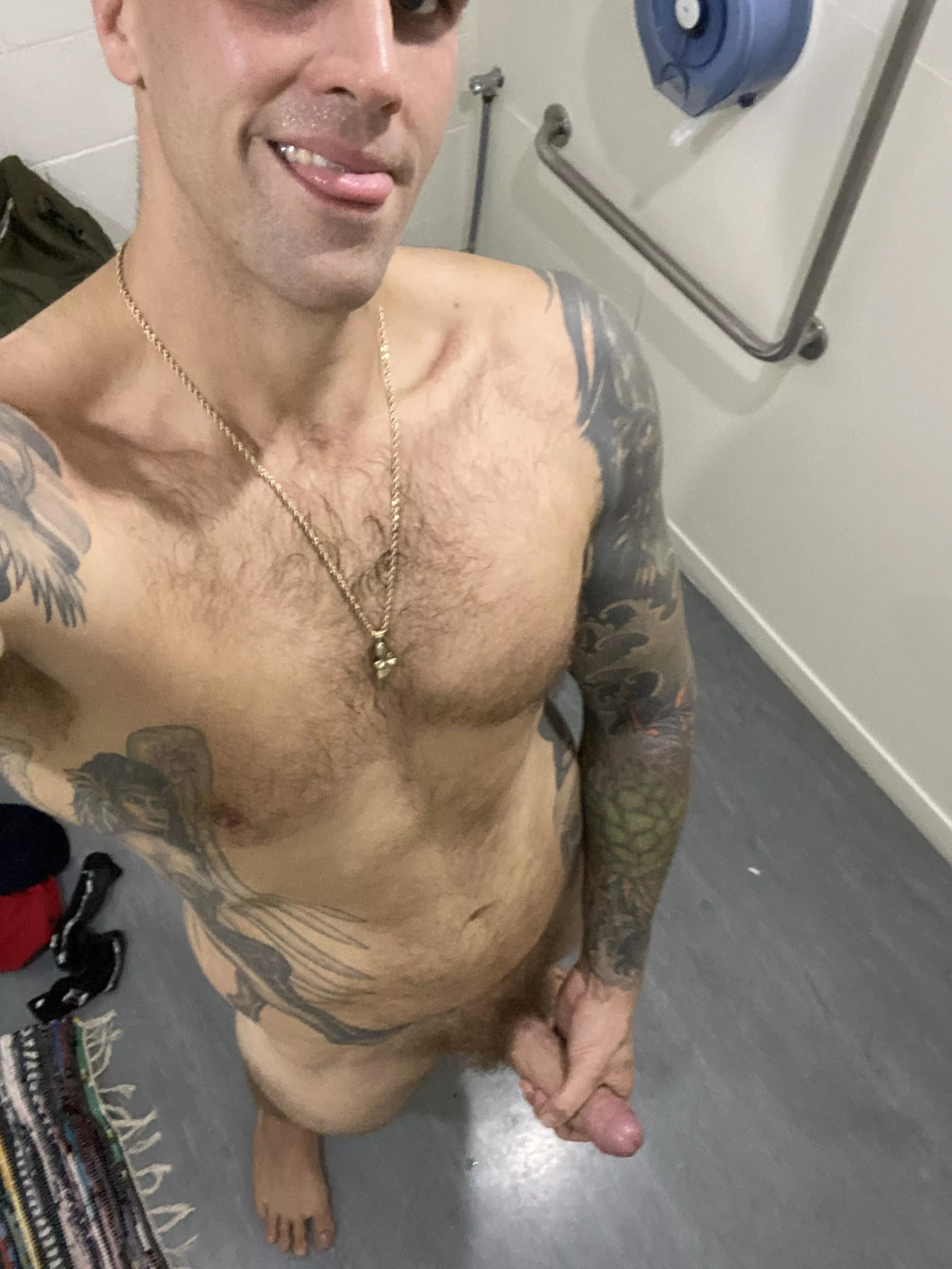 Any ladies wanna play in the gym bathroom with a 6’5” tall kiwi guy? posted by shavingfoam420