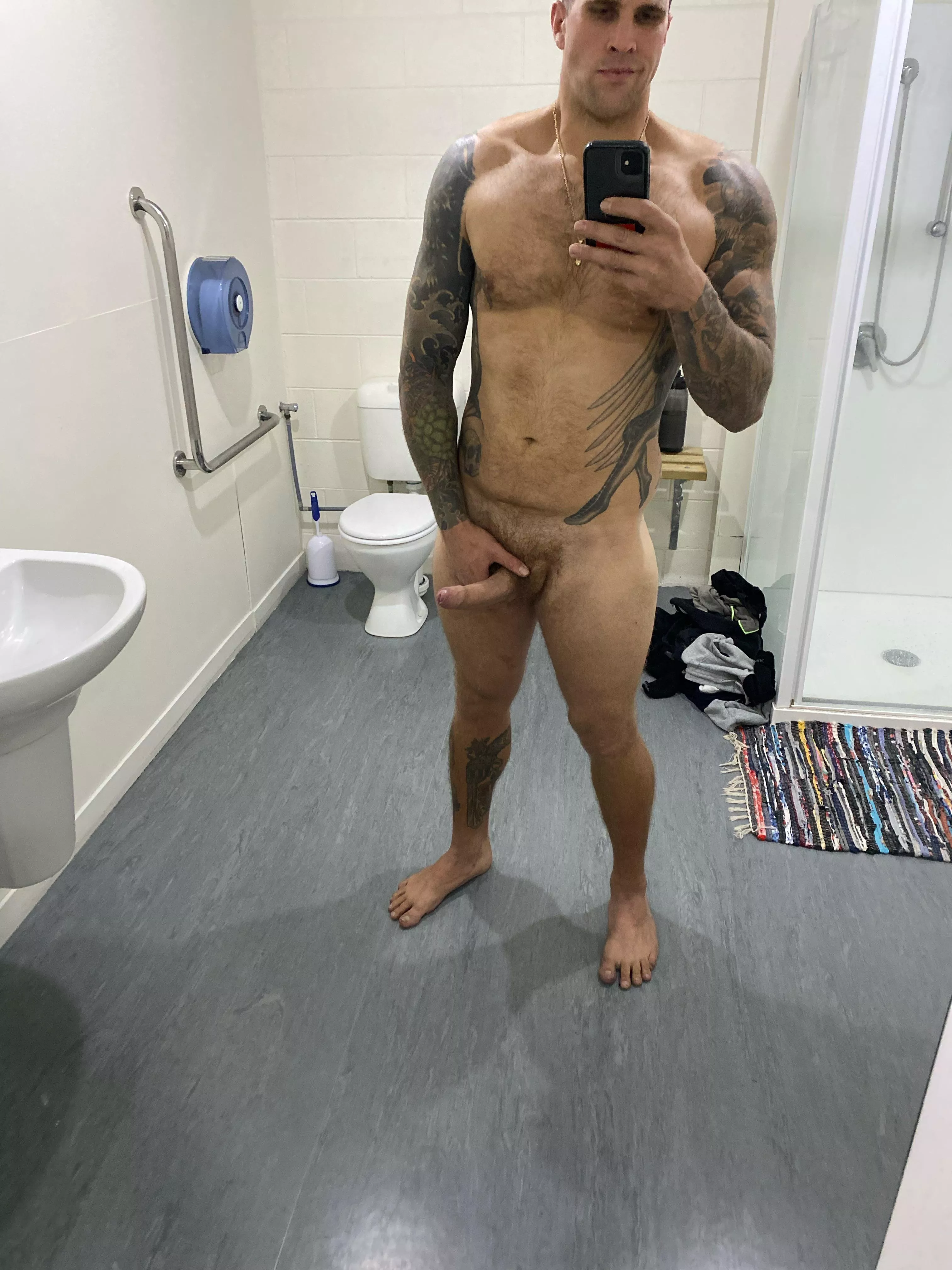 Any ladies wanna ride this 6’5” tall kiwi with an 8.5” uncut dick? posted by shavingfoam420