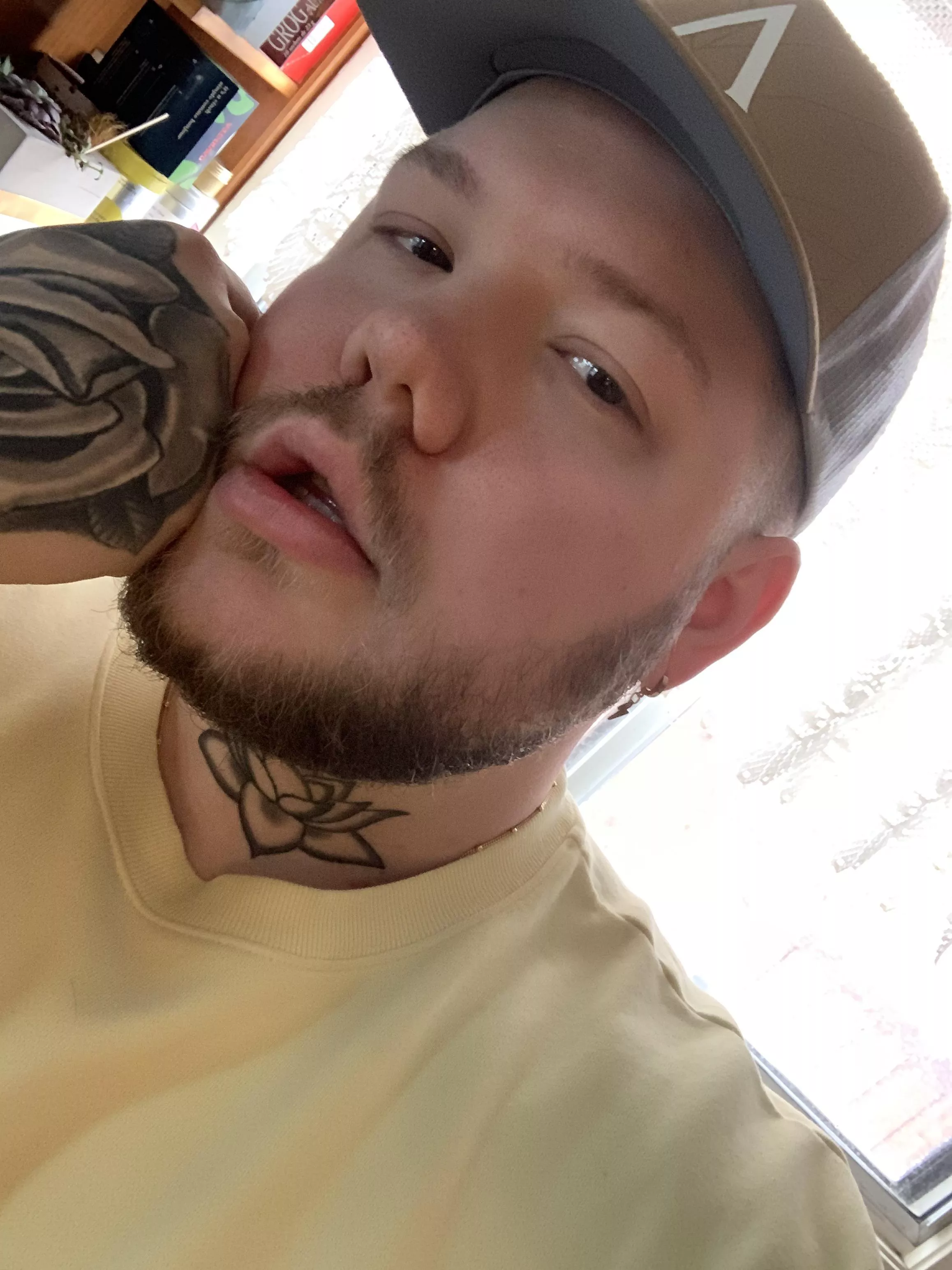 Any of y’all hotties play elden ring?? 🥲❤️ posted by odis73