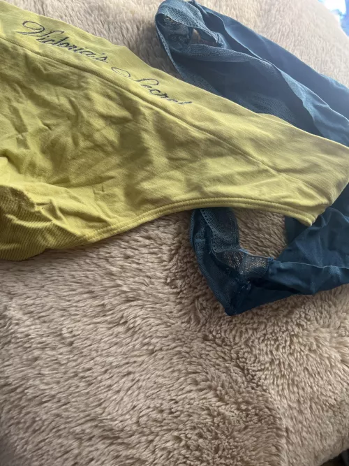 any one wanna talk about sisters or anyone and their panties😫😈😈 by CupcakeRelative3303