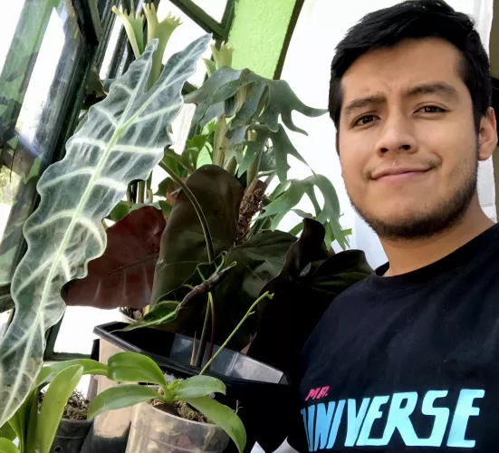 Any other plant dads here? 🪴 by CamoteThrowaway